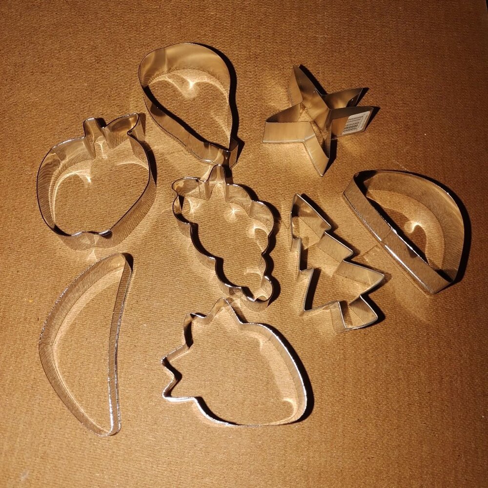 8-Piece Metal Cookie Cutter Set With Fruit & Holiday Shapes For Baking /Crafts